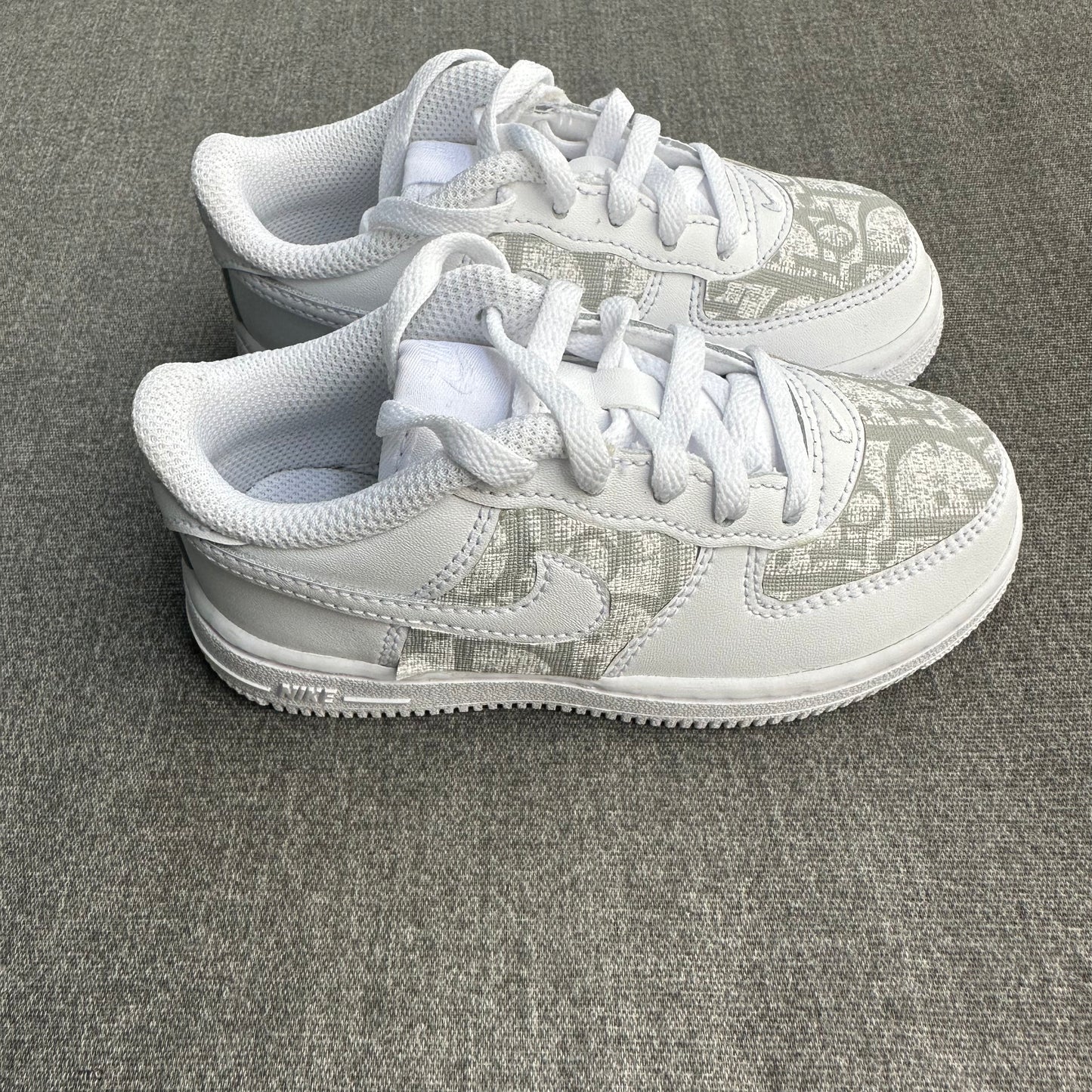 White AF1 x CD Gray KLITTENBAND SCHOENEN