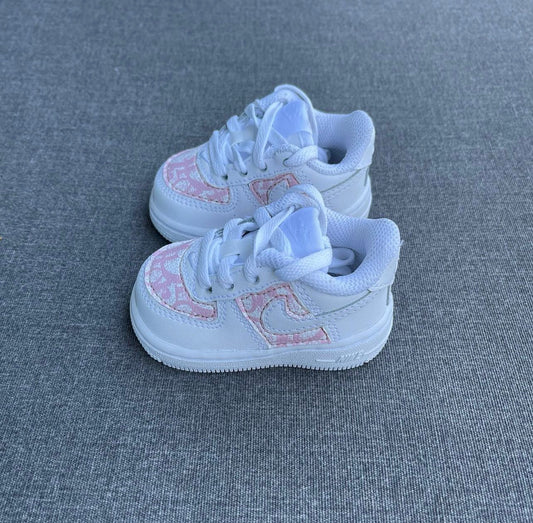 White AF1 x CD Pink KLITTENBAND SCHOENEN